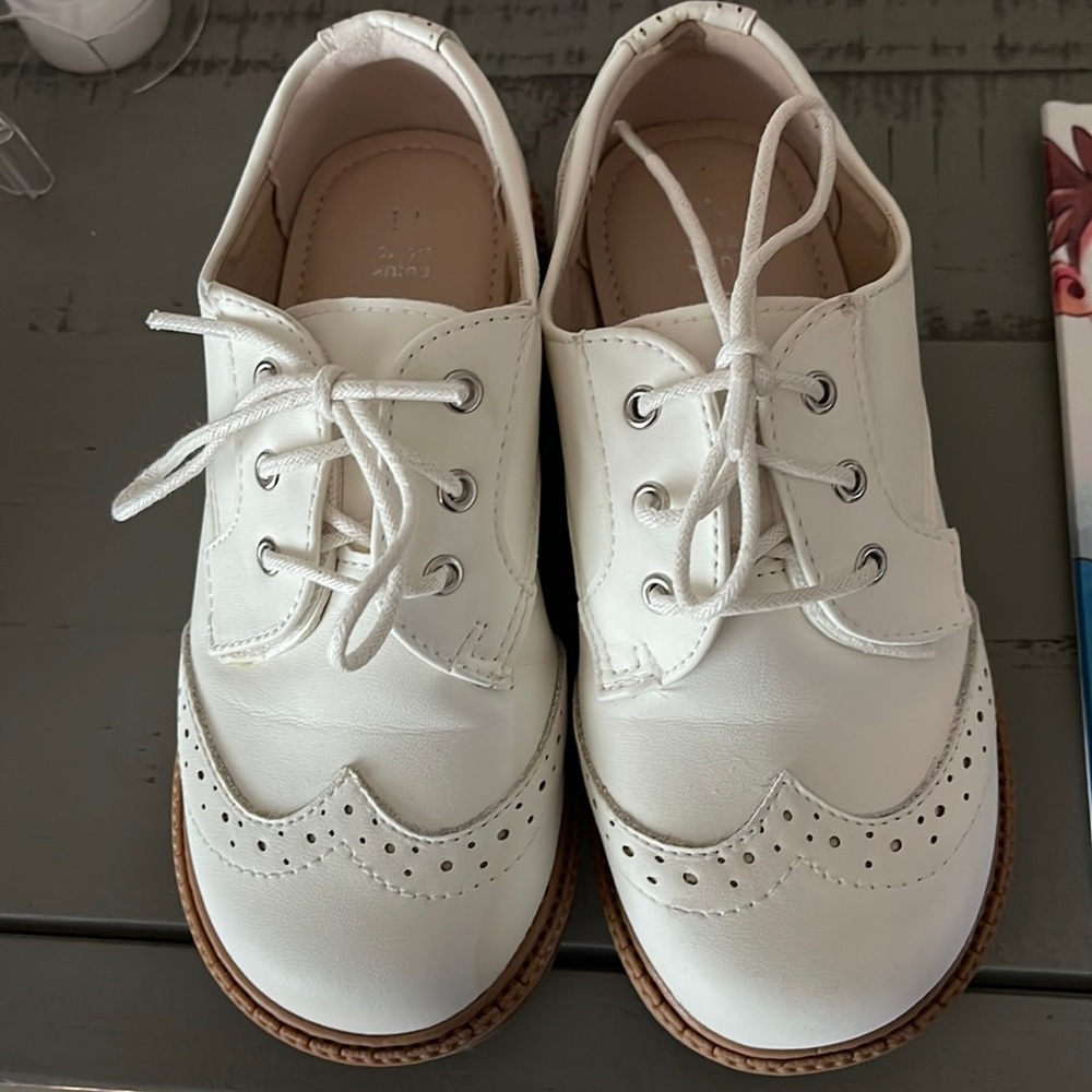 11 kids white dress shoe
